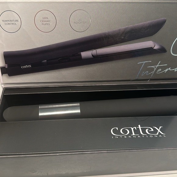NIB Cortex International  100% Solid Ceramic Playes 1.25” Flat Iron w/temp … - Picture 7 of 11